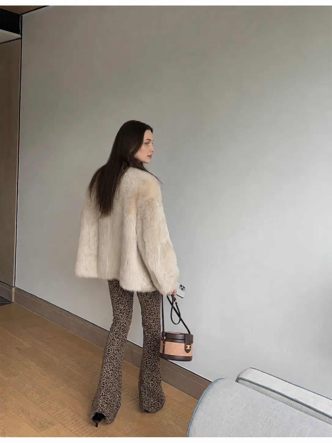 "Night in Paris" imported Toscana Shearing women's V-neck age-reducing lamb fur coat-4
